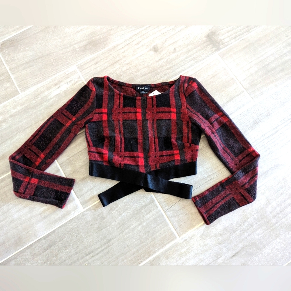 NWT bebe crop knit top